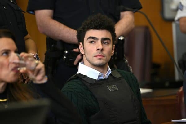 Attorney General Pam Bondi orders prosecutors to seek the death penalty for Luigi Mangione