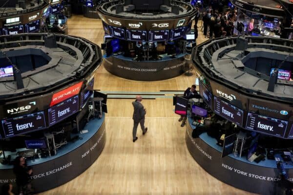 Trump rates live updates: "Only the weak will fail," says Trump while the markets fall
