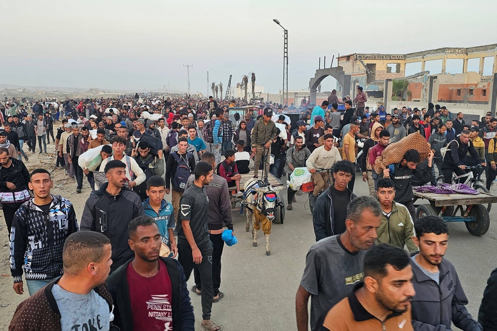 At least 31 killed by Israeli shots near Gaza's help site, says the Ministry of Health