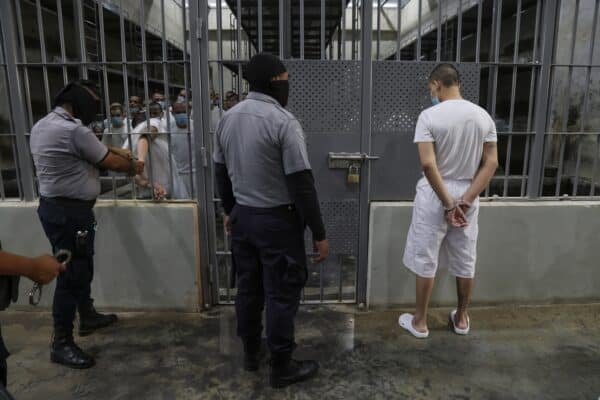 Photo: El Salvador continues to receive deportees from the United States as the controversy intensifies