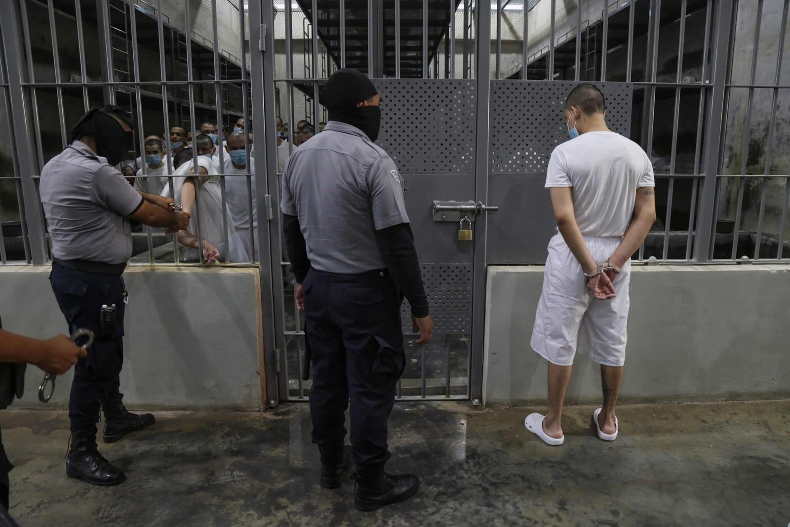 Photo: El Salvador continues to receive deportees from the United States as the controversy intensifies