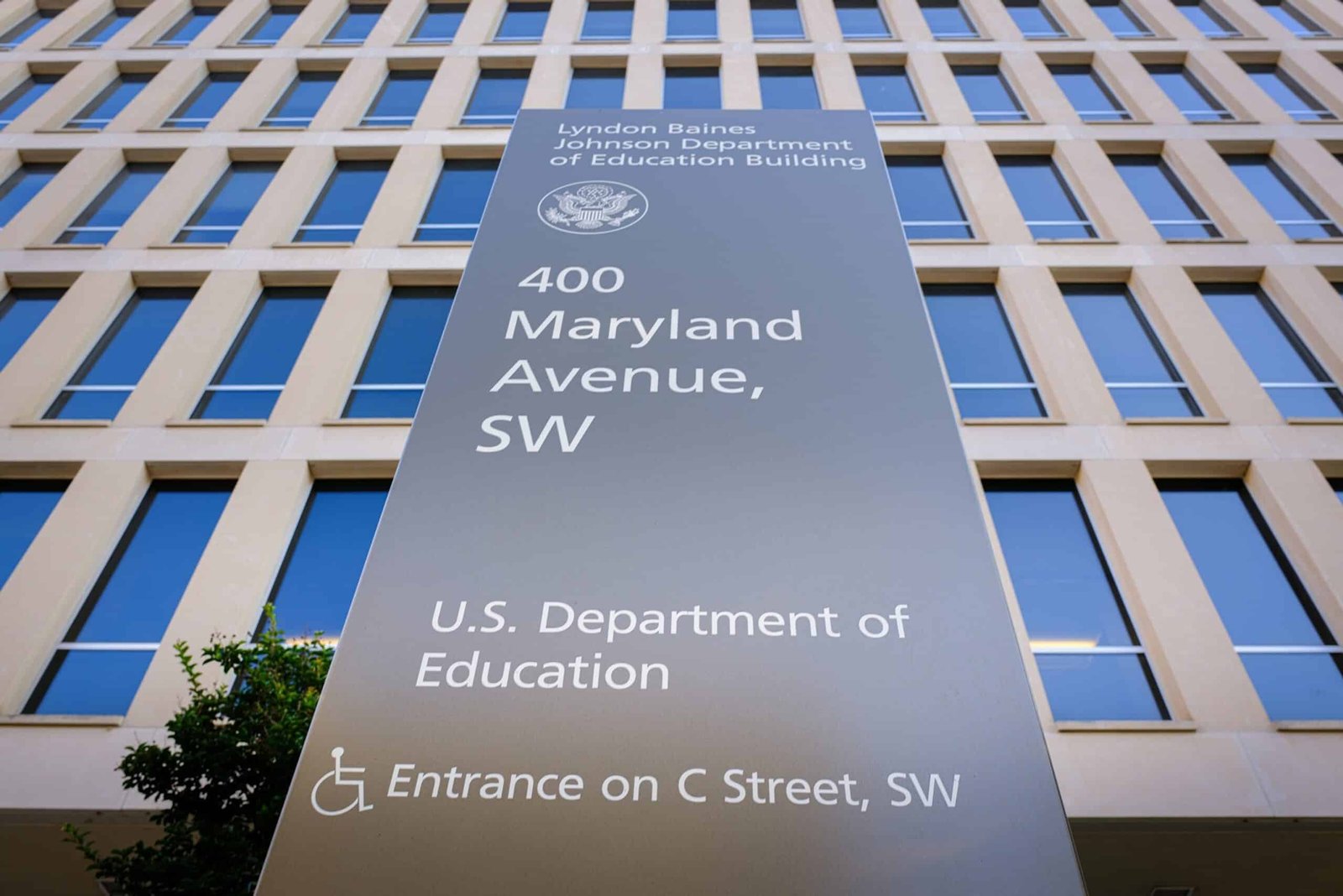 The Trump administration stops $ 6B in educational programs before the school year